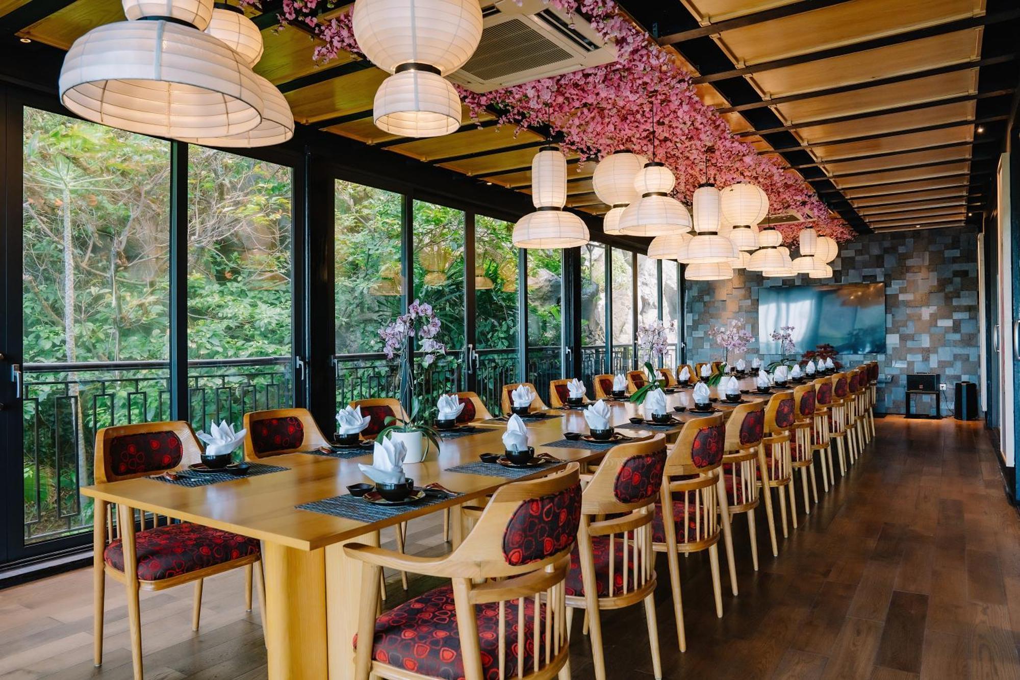 Hotel Perle D'Orient Cat Ba - Mgallery Chan Chau Exterior foto Restaurant in Kyoto